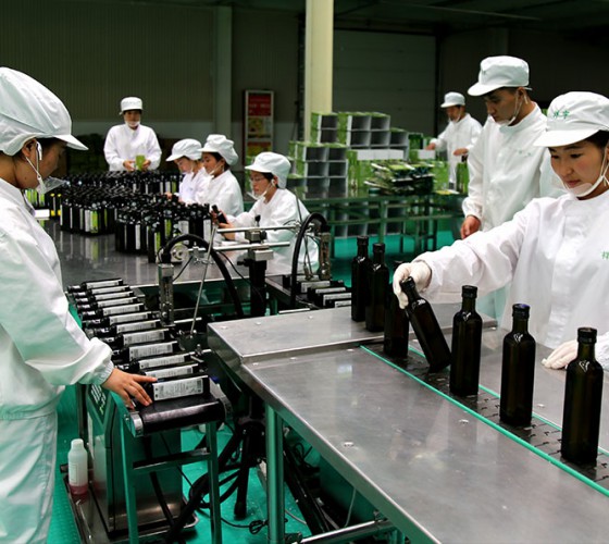 祥宇特級(jí)初榨橄欖油作為國(guó)產(chǎn)優(yōu)質(zhì)橄欖油，始終以質(zhì)量求生存、以品牌謀發(fā)展、以質(zhì)量創(chuàng)業(yè)績(jī)、以品質(zhì)追卓越。在近20年的辛苦耕耘，在品質(zhì)方面的不斷改進(jìn)..