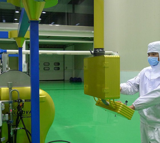 公司擁有三條原裝進(jìn)口冷榨橄欖油加工生產(chǎn)線(xiàn)，兩條德國(guó)福樂(lè)偉和一條意大利貝亞雷斯單一品種生產(chǎn)線(xiàn)，日加工鮮果能力達(dá)560噸，通過(guò)低溫純物理冷榨最大..